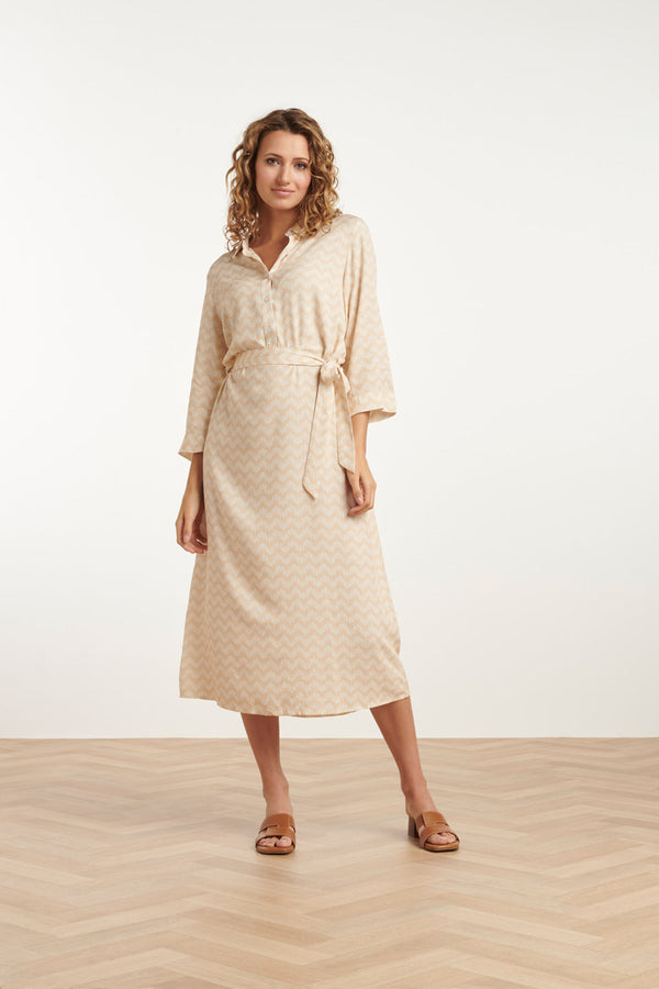 smashed lemon 25065 Midi Jurk Met Schelpenprint | Sand-White smashed lemon 25065 Midi Jurk Met Schelpenprint | Sand-White
