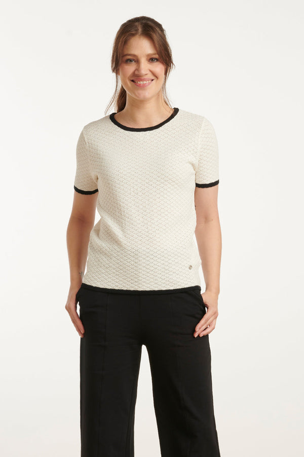 smashed lemon 25096 Gebreid Top Met E Contrastafwerking | Offwhite-Black smashed lemon 25096 Gebreid Top Met E Contrastafwerking | Offwhite-Black