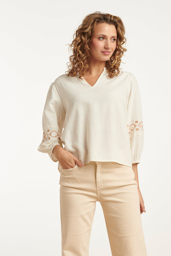Smashed Lemon 25194 Off White Top Met Geborduurde Mouwen | Sand-Off White