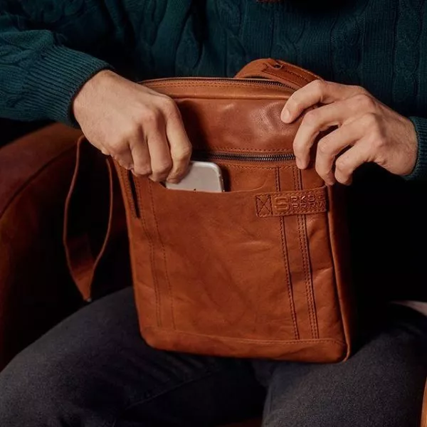 Spikes & Sparrow Spikes & Sparrow Leren Crossbodytas – Jayed – Brandy Cognac