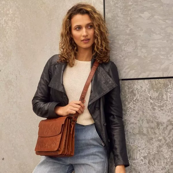 Spikes & Sparrow Spikes & Sparrow Leren Crossbodytas Met Klep – Frederique – Donkerbruin