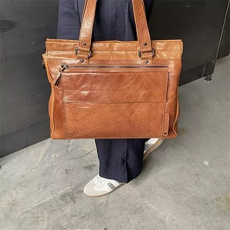 Spikes & Sparrow Spikes & Sparrow Leren Laptop Schoudertas – Yosemite – Zwart