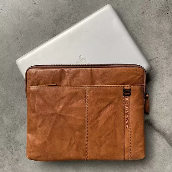 Spikes & Sparrow Spikes & Sparrow Leren Laptophoes – Yakima – Brandy Cognac