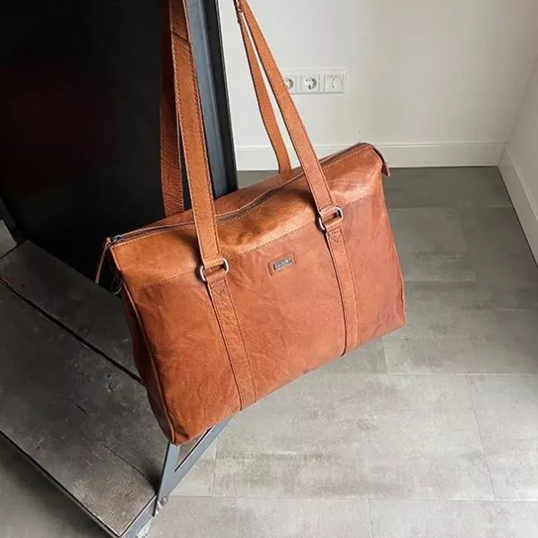 Spikes & Sparrow Spikes & Sparrow Leren Laptoptas Met Tabletvak – California – Brandy Cognac