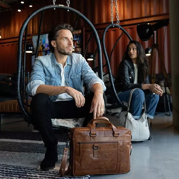 Spikes & Sparrow Spikes & Sparrow Leren Laptoptas – Viper – Zwart