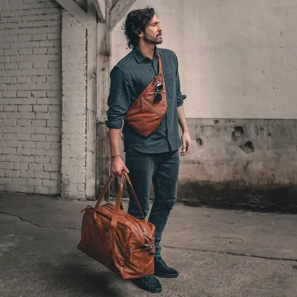 Spikes & Sparrow Spikes & Sparrow Leren Slingbag – Reese – Brandy Cognac