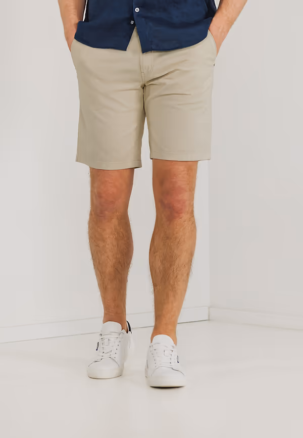 state of art Chinoshort met gestreepte details kit uni