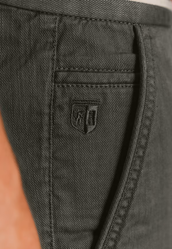 State Of Art Chinoshort Met Gestreepte Details Mosgroen Uni