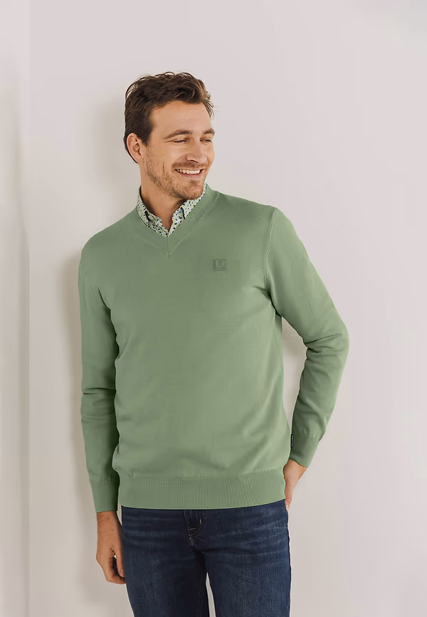 state of art V-hals trui van een viscose-mix bladgroen uni