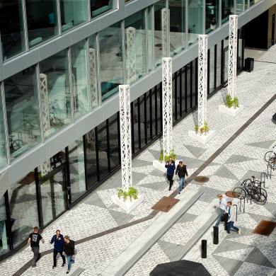 street life Open Pillars voor eerste mediacentrum van Scandinavië