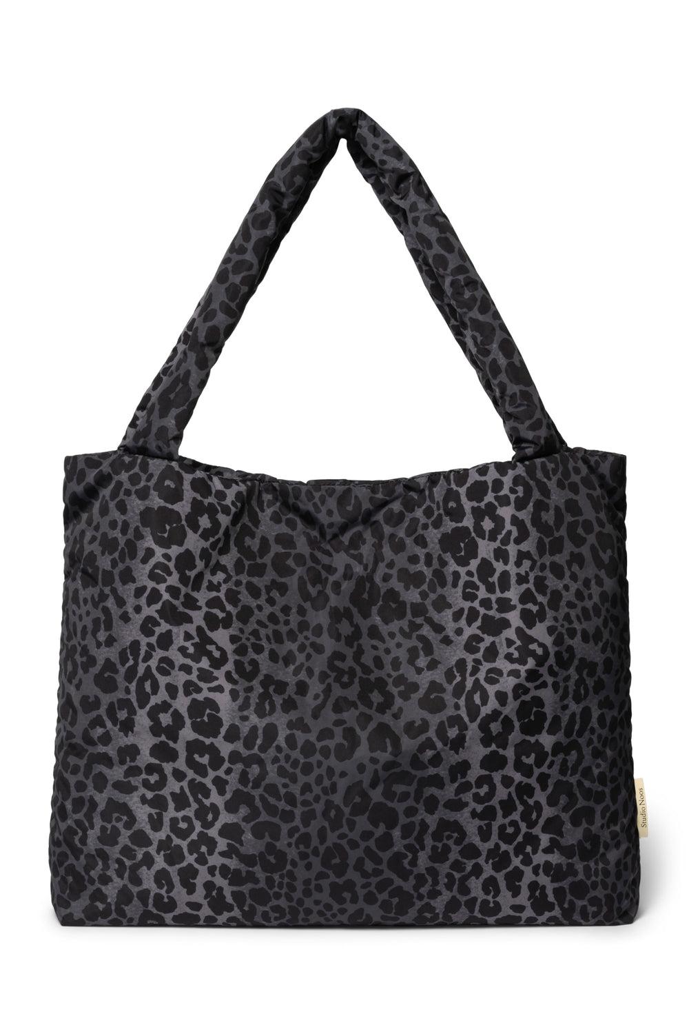 studio noos Antra Leopard Puffy Mom Bag