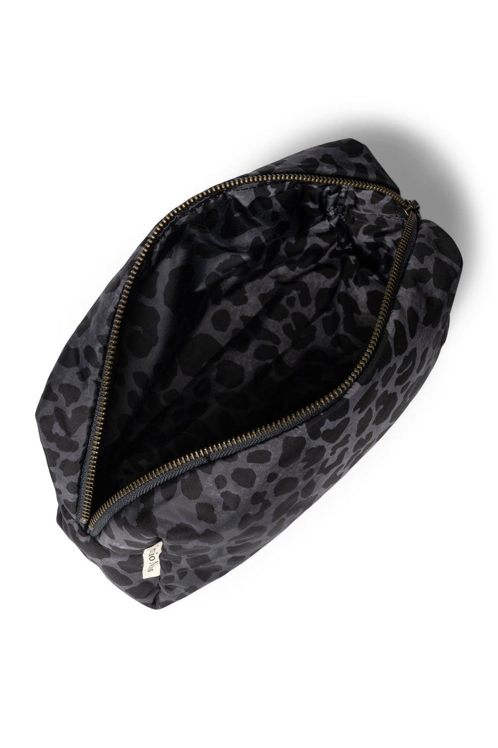 Studio Noos Antra Leopard Puffy Pouch