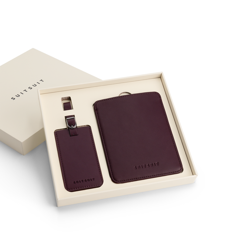 Suitsuit Paspoorthoesje & Bagagelabel Medium Mystique Cherry Lacquer