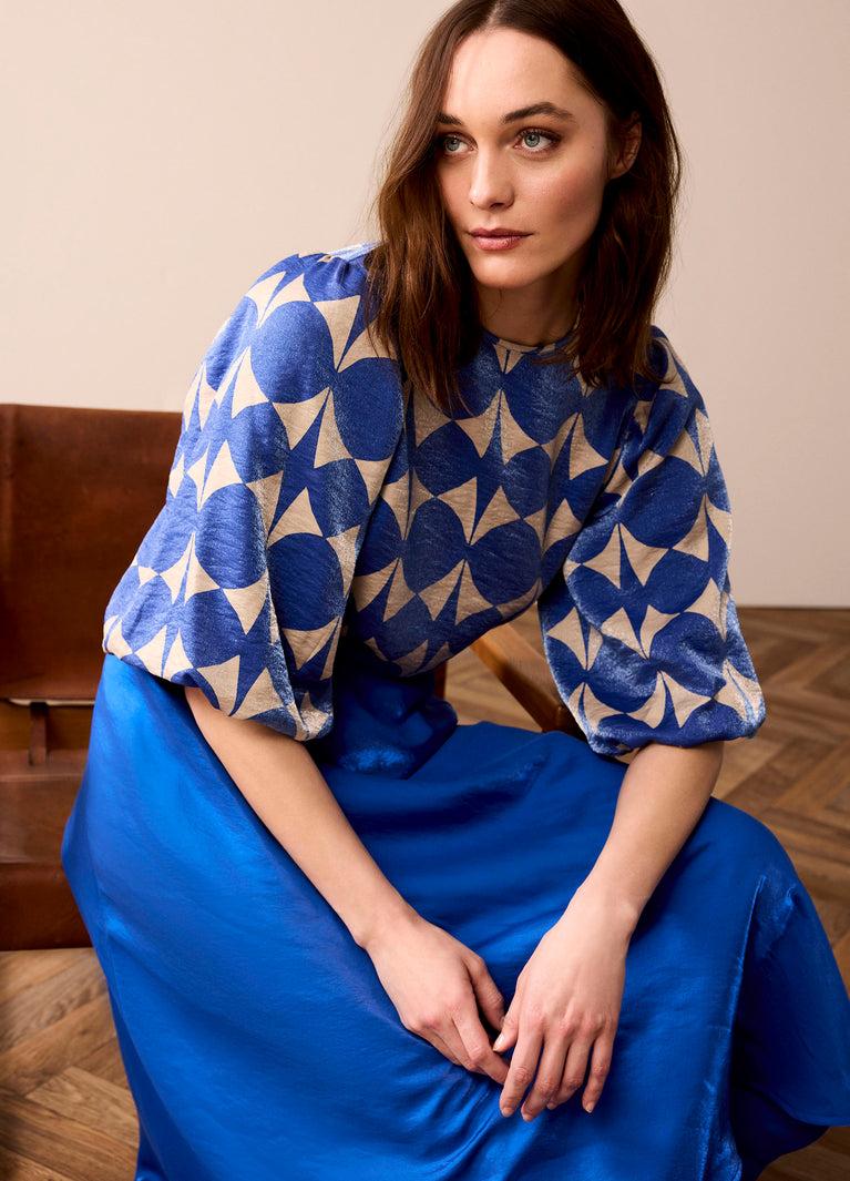 summum Top met pofmouw in glanzende print