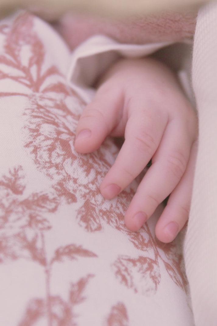 tartine et chocolat Augustin The Rabbit Musical Night Light Gedrukt Toile de Jouy Roze Lichtgrijs