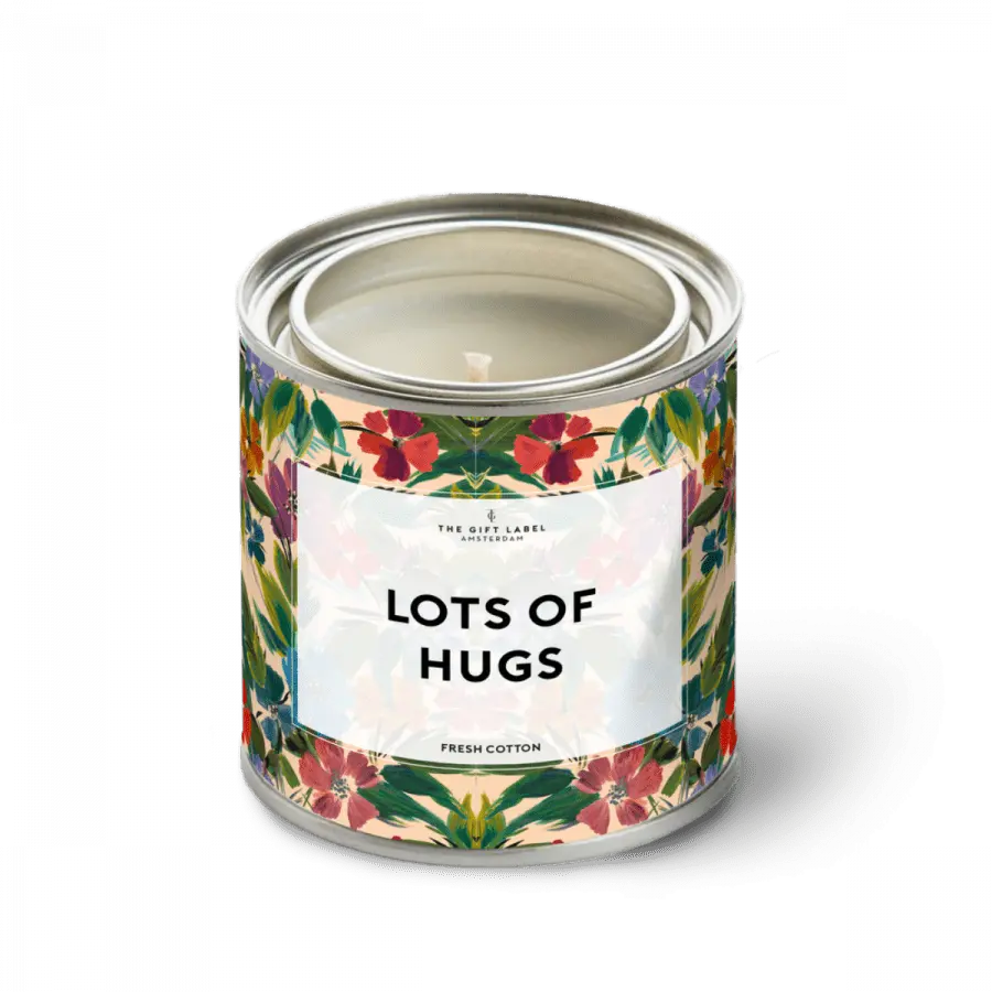 The Gift Label Candletin310gr - Lots Of Hugs FW24 - Fresh Cotton