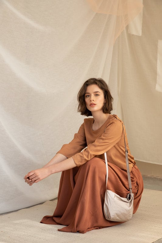 tinne mia Cross Body Feel Good Baggy - Tyvek Dusty Gold