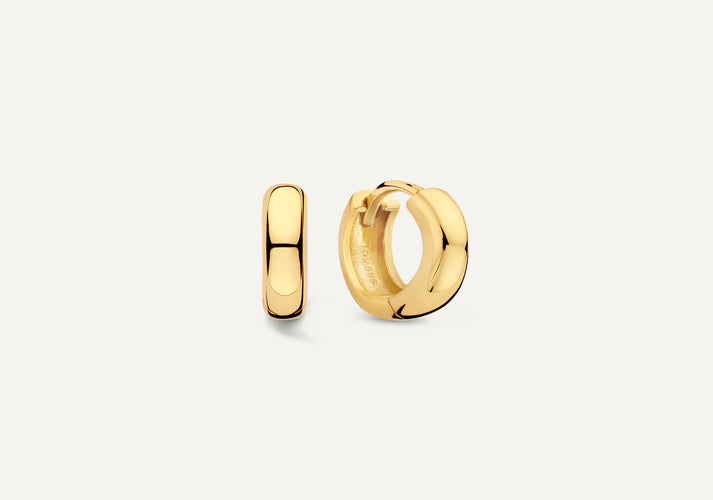 tov essentials Brede Kleine Huggie Hoops (10mm) 14 Karaat Goud