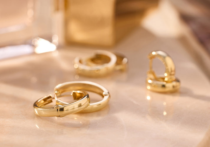 Tov Essentials Chunky Huggie Hoops (12mm) 14 Karaat Goud