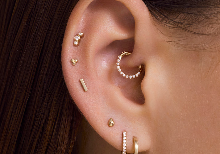 Tov Essentials Diamant Bezel Set Gebogen Piercing (0.03 Ct) 14 Karaat Goud Met Diamanten