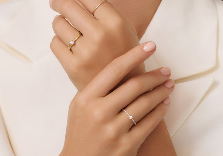 Tov Essentials Four Prong Diamant Solitair Pavé Tapered Ring (0.20 Ct) 14 Karaat Goud Met Diamanten