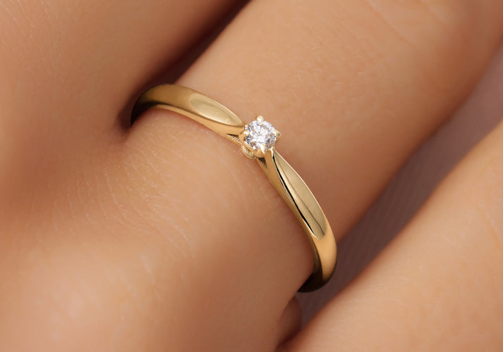 Tov Essentials Four Prong Diamant Solitair Tapered Ring (0.05 Ct) 14 Karaat Goud Met Diamant