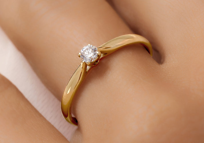 Tov Essentials Four Prong Diamant Solitair Tapered Ring (0.10 Ct) 14 Karaat Goud Met Diamant