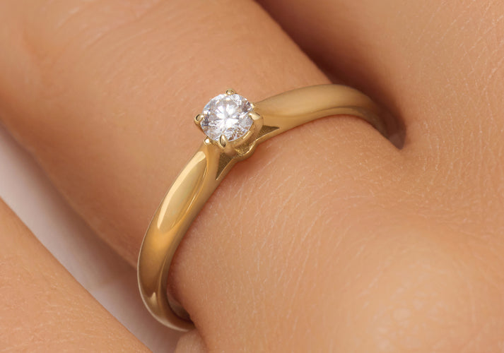 Tov Essentials Four Prong Diamant Solitair Tapered Ring (0.15 Ct) 14 Karaat Goud Met Diamant