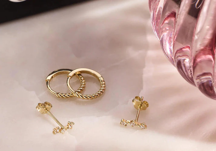 Tov Essentials Gedraaide Hoops Zirkonia Cluster Oorbellen Set 14 Karaat Goud