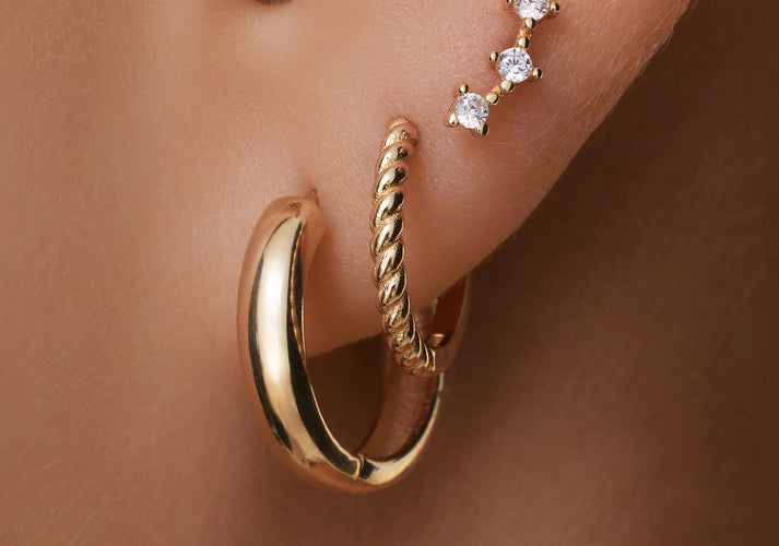 Tov Essentials Gedraaide Hoops Zirkonia Cluster Oorbellen Set 14 Karaat Goud