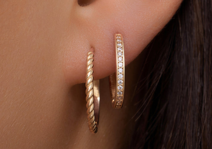 Tov Essentials Gedraaide Medium Hoops (18mm) 14 Karaat Goud