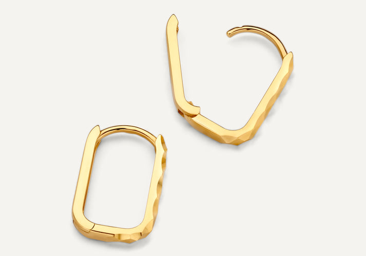 Tov Essentials Gehamerde Kleine U Hoops (15mm) 14 Karaat Goud