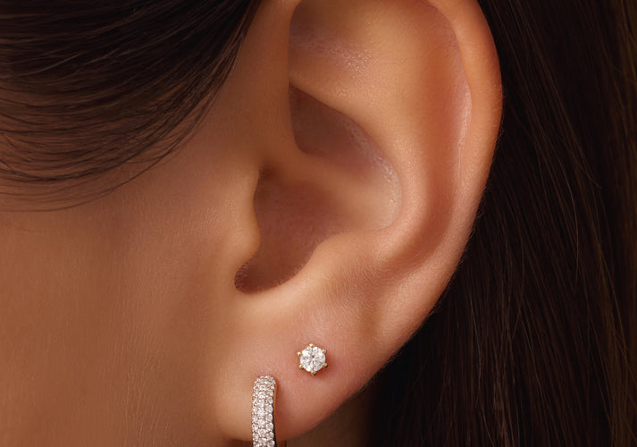 Tov Essentials Pavé Diamant Gebogen Huggie Hoops (12mm) (0.22 Ct) 14 Karaat Goud Met Diamanten