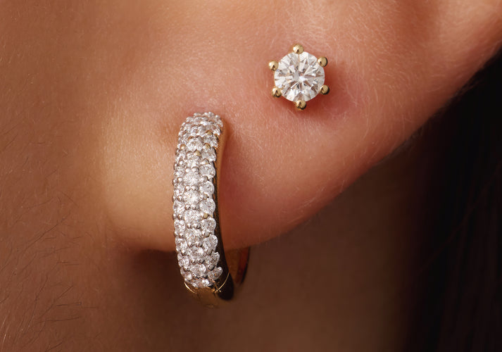 Tov Essentials Pavé Diamant Gebogen Huggie Hoops (12mm) (0.22 Ct) 14 Karaat Goud Met Diamanten