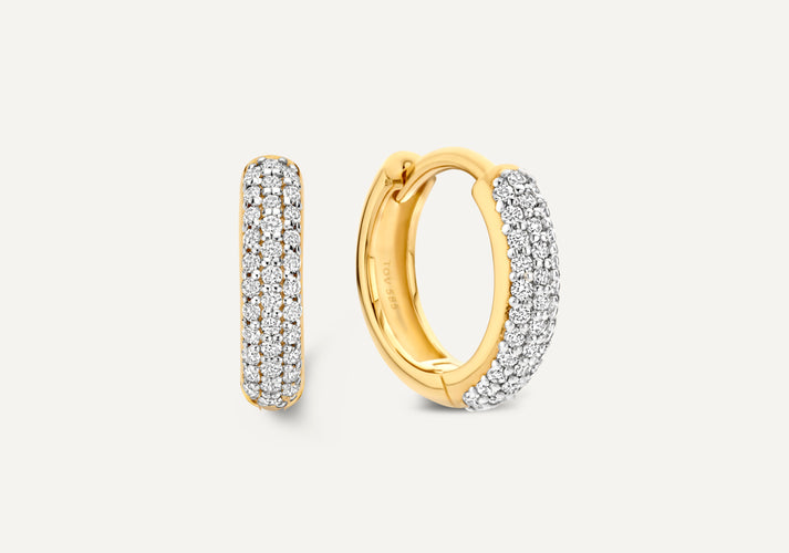 tov essentials Pavé Diamant Gebogen Huggie Hoops (12mm) (0.22 ct) 14 Karaat Goud met Diamanten