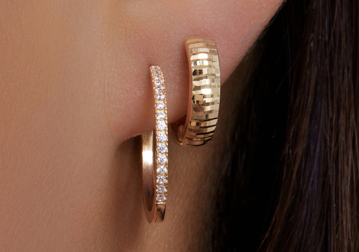 Tov Essentials Pavé Zirkonia Medium Hoops (18mm) 14 Karaat Goud