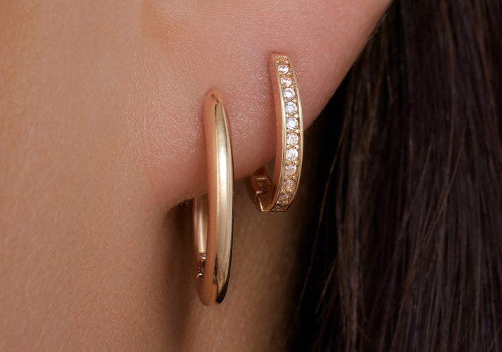 Tov Essentials Pavé Zirkonia Ovale Huggie Hoops (12mm) 14 Karaat Goud