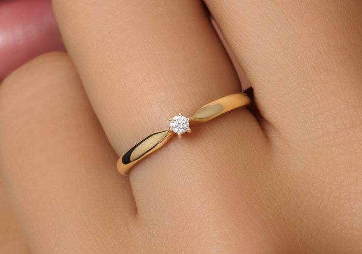 Tov Essentials Six Prong Diamant Solitair Tapered Ring (0.05 Ct) 14 Karaat Goud Met Diamant