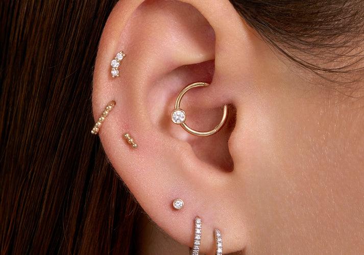 Tov Essentials Solo Diamant Bezel Set Daith Hoop Piercing (13mm) (0.06 Ct) 14 Karaat Goud Met Diamant