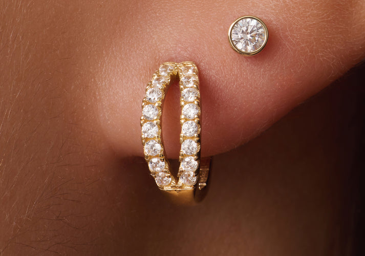 Tov Essentials Sparkling Pavé Zirkonia Dubbele Huggie Hoops (12mm) 14 Karaat Goud