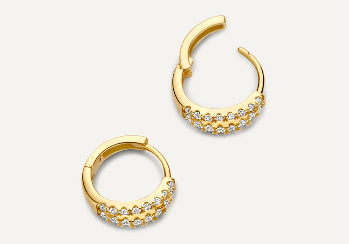 Tov Essentials Sparkling Pavé Zirkonia Dubbele Huggie Hoops (12mm) 14 Karaat Goud