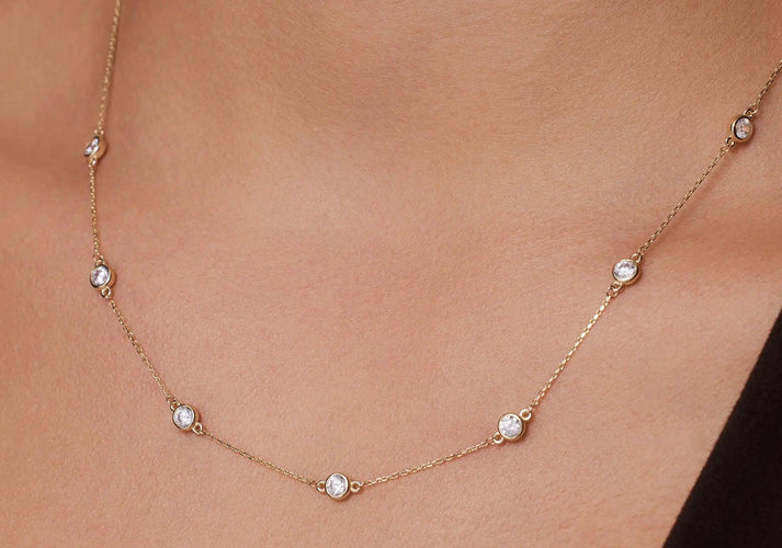 Tov Essentials Stationed Bezel Set Zirkonia Ketting 14 Karaat Goud