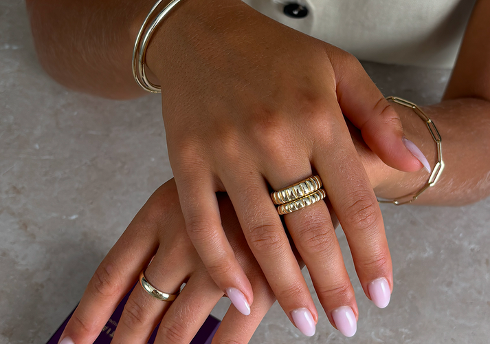 Tov Essentials Brede Charlotte Ring 14 Karaat Goud