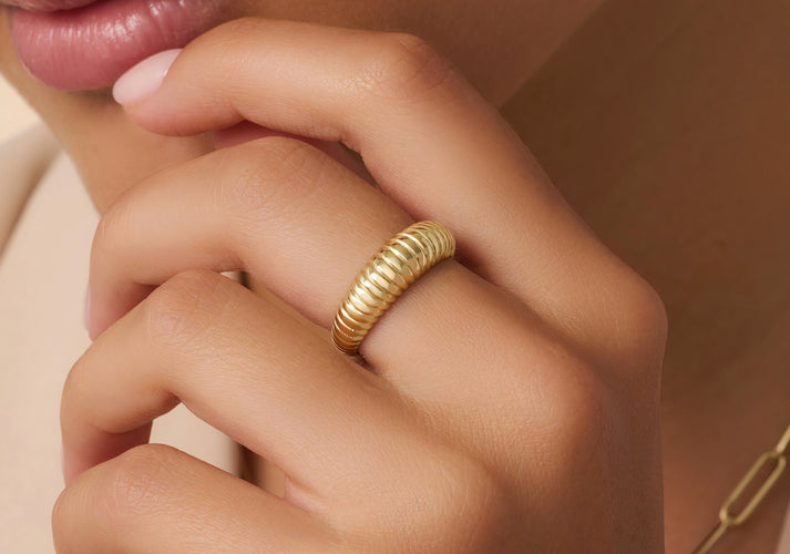 Tov Essentials Geribbelde Dome Ring 14 Karaat Goud