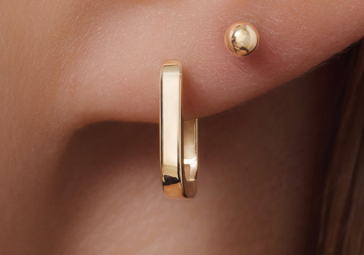 Tov Essentials Huggie U Hoops (12mm) 14 Karaat Goud