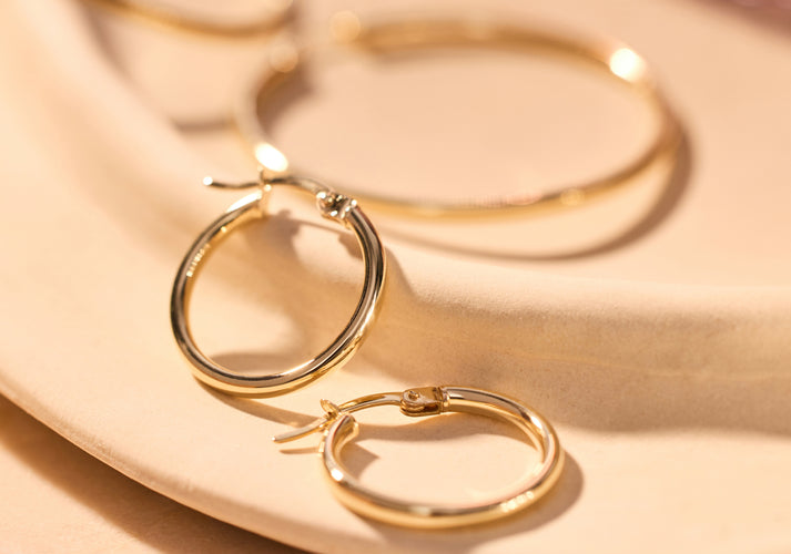 Tov Essentials Tube Kleine Hoops (18mm) 14 Karaat Goud