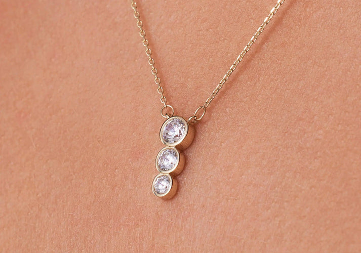 Tov Essentials Zirkonia Trilogie Pendant Ketting 14 Karaat Goud