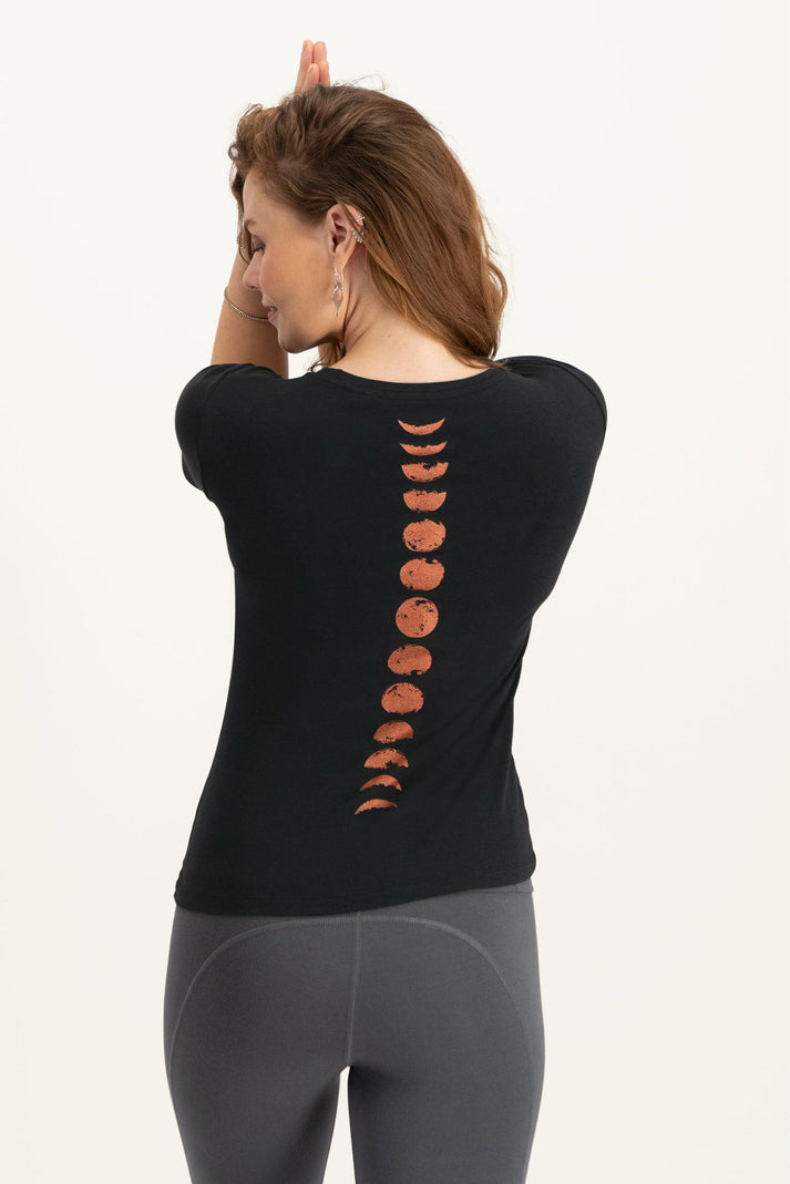 urban goddess Luna Yoga Tee - Urban Black