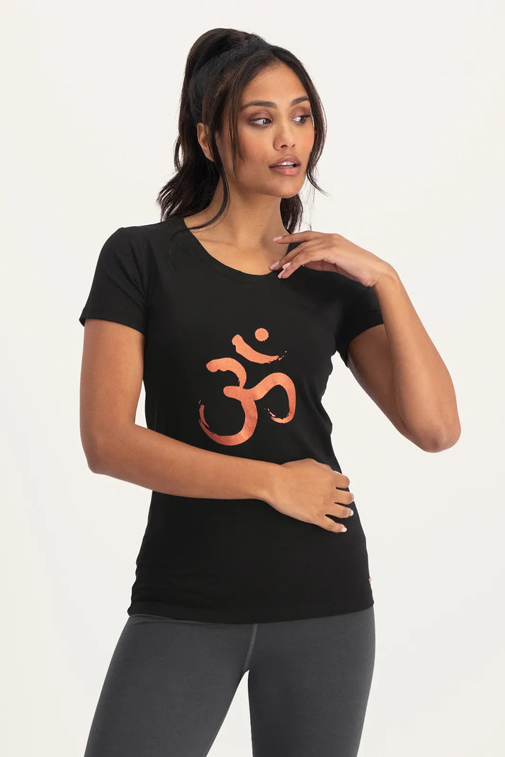 urban goddess Om Core Yoga Tee - Onyx Black