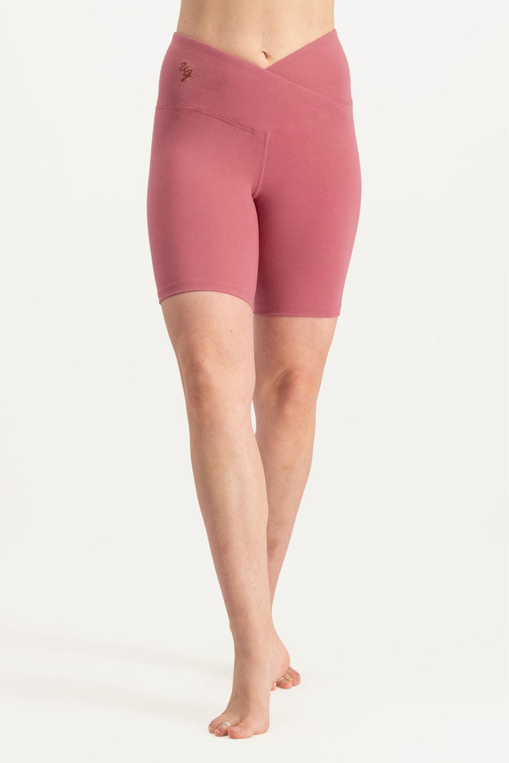 urban goddess Sati Yoga Biker Shorts - Hibiscus